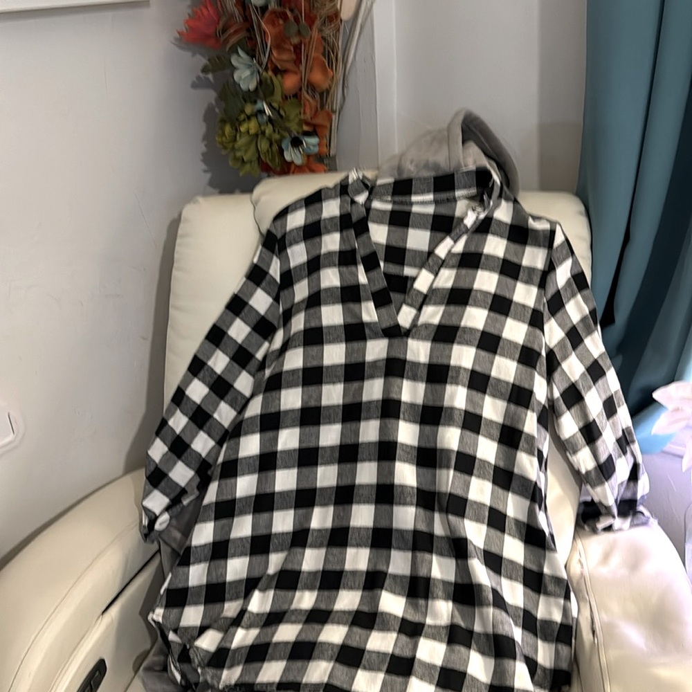 Black & White checkered size large (tag is not in tunic- measurements included.
